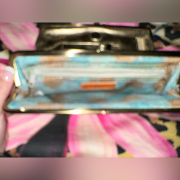 HOBO LAUREN CLUTCH WALLET in gold - Picture 4 of 7